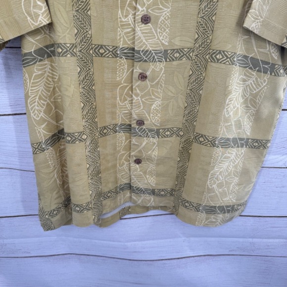 Tommy Bahama Silk Camp Shirt Pineapple Print Button Up Short Sleeve Medium - Picture 4 of 10